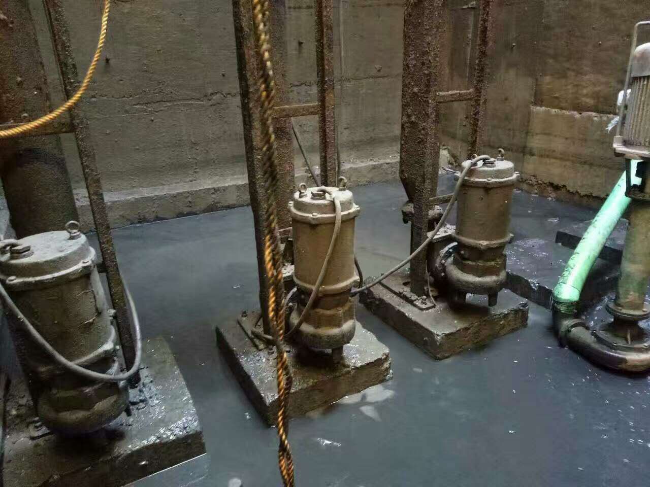 江川污水池清理